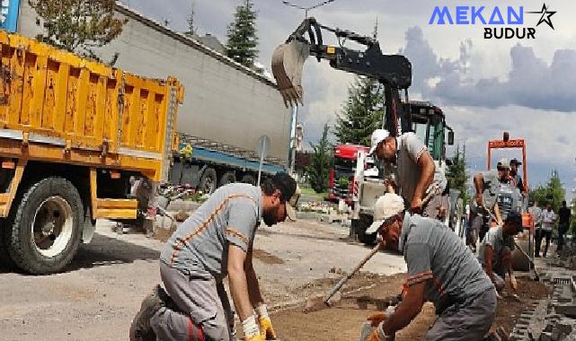 Nevşehir’de son günlerde etkili olan sağanak yağışlar sonrasında hasar gören yol, yaya kaldırımı ve parklarda onarım ve yenileme çalışmaları sürüyor