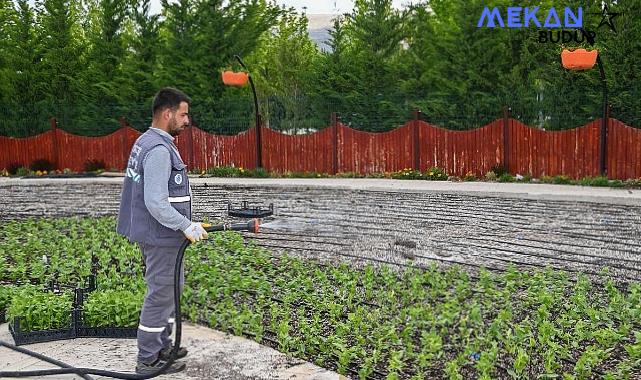 Selçuklu Belediyesi tarafından Konya’ya kazandırılan Çiçek Bahçesi ziyaretçilerine kapılarını açmak için gün sayıyor