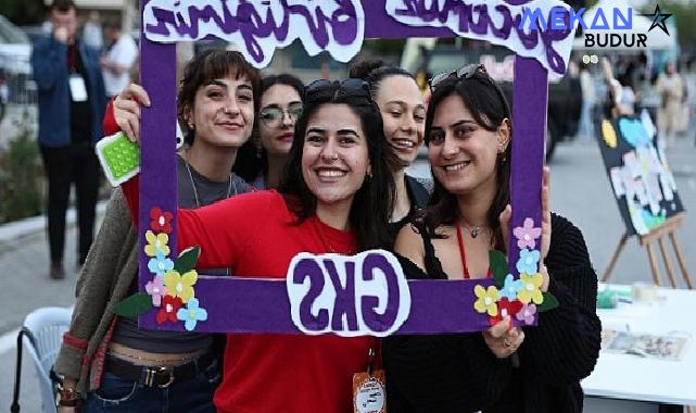 Üniversiteli gençler festivalde eğlenerek stres attı