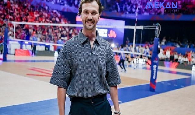 Ünlü Oyuncu Aras Bulut İynemli Voleybol Milletler Ligi’nde Filenin Sultanlarına Destek Verdi