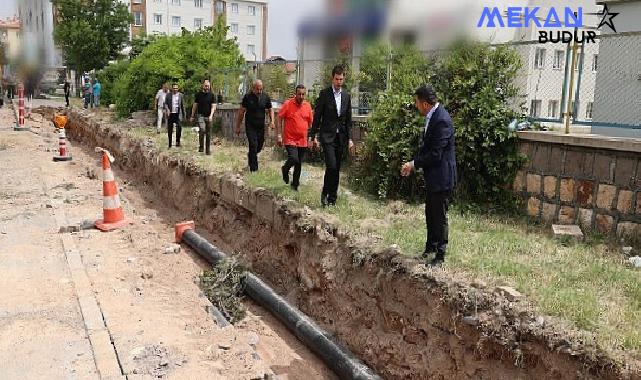 2000 Evler Mahallesi’nde altyapıdan kaynaklı su kesintilerini en aza indirmek için Nevşehir Belediyesi ekipleri, isale hattını yeniliyor