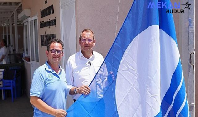 Ayvalık Belediyesi işletmelerinin bu yıl da kazandığı Mavi Bayraklar düzenlenen törenlerle göndere çekildi