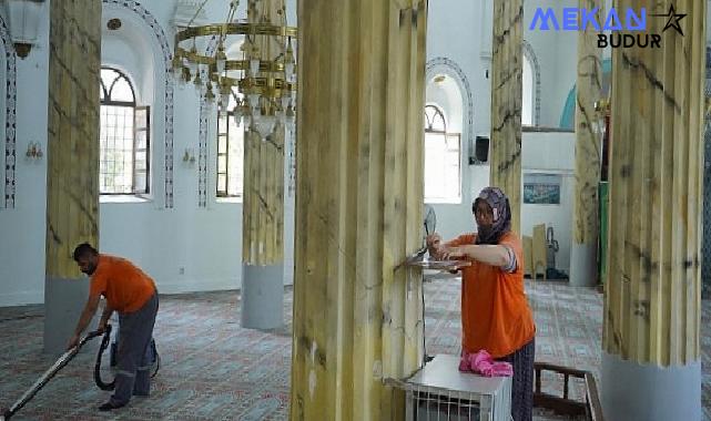 Ayvalık Belediyesi, yaklaşan Kurban Bayramı öncesi ibadethanelerdeki temizlik çalışmalarına hız verdi