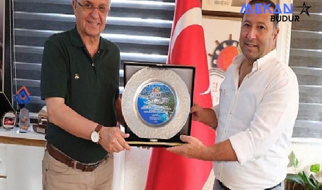 Başkan Topaloğlu’ndan Barış’a plaket