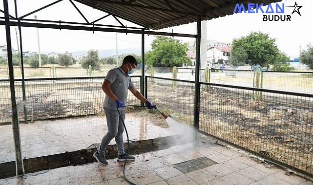 Burhaniye Belediyesi Kurban kesim alanlarının temizlik ilaçlama ve dezenfekte işlemlerini gerçekleştirdi