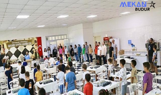 Burhaniye Belediyesi tarafından düzenlenen “Yaza Merhaba Satranç Turnuvası” büyük bir coşkuyla başladı