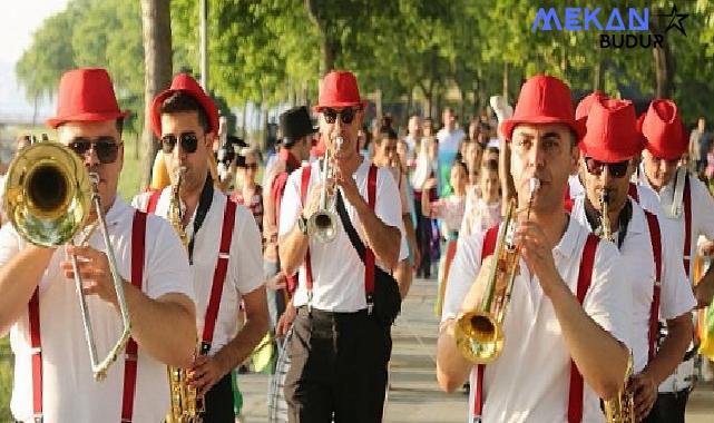 Küçükçekmece Belediyesi ve Seiba Uluslararası Hikâye Anlatıcılığı Merkezi’nin ortaklaşa düzenlediği ‘V. Uluslararası Masalİstanbul’ Festivali, Göl Kenarı Amfi Tiyatro’da başladı