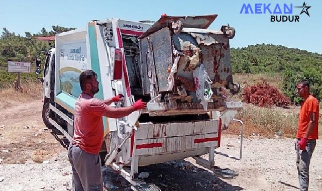 Kurban Bayramı tatilinde ziyaretçi akınına uğrayan Ayvalık’ta Temizlik İşleri Müdürlüğü ekipleri, üç vardiya halinde 24 saat mesai yaparak tonlarca çöp topladı