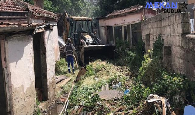 Lüleburgaz’da metruk binaların yıkımı sürüyor