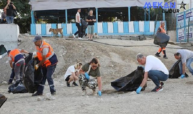 Mudanya Belediyesi yerlere atılan çöplerin fazlalığına dikkat çekmek için, Mudanya ve Güzelyalı sahilinde temizlik seferberliği gerçekleştirdi