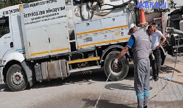 Nevşehir Belediyesi ekipleri, bayram öncesi temizlik çalışmalarını tüm mahallelerde yoğun bir şekilde sürdürüyor