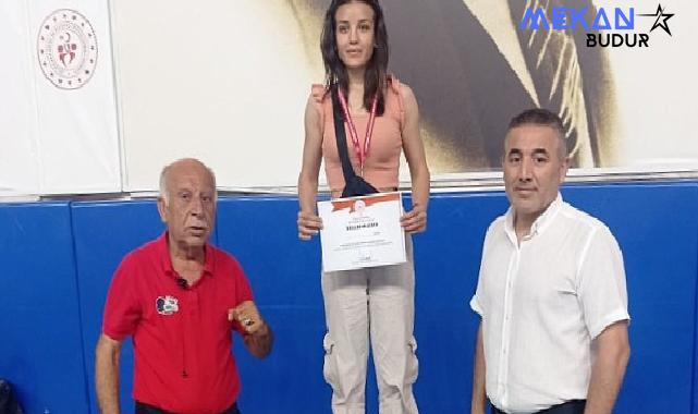 Nevşehir Belediyesi sporcuları, Mersin’de katıldıkları Kick Boks Türkiye Şampiyonası Grup Seçmeleri müsabakalarında önemli dereceler elde etti