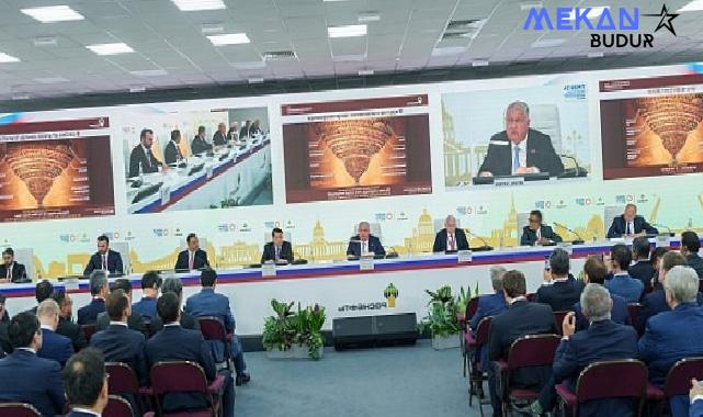 Rosneft CEO’su küresel ihtiyaçları karşılamak için dengeli bir enerji geçişini destekliyor