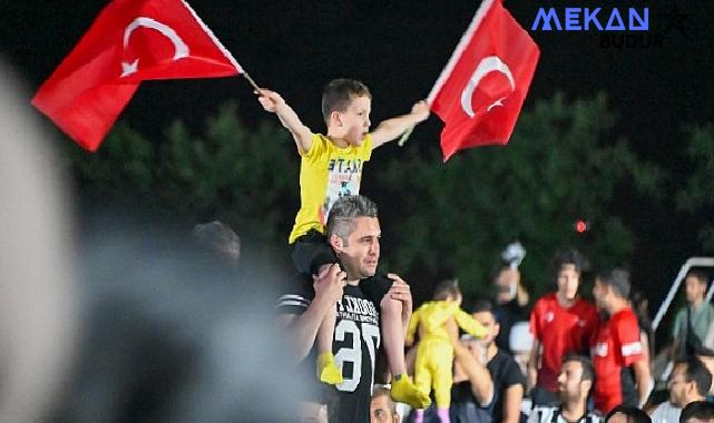 Selçuklu Belediyesi Milli Takımımız 2-1 galip gelerek tur atladığı maçın ardından alanı dolduran binlerce taraftar büyük sevinç yaşadı