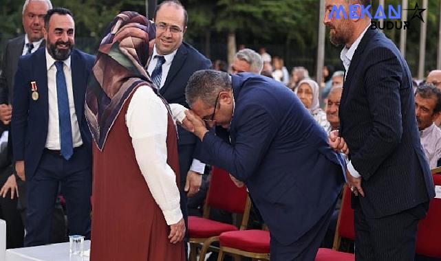 15 Temmuz Demokrasi ve Milli Birlik Günü dolayısıyla Keçiören Belediyesi 15 Temmuz Şehitleri Anıtı’nda anma töreni düzenlendi