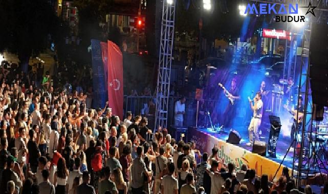 Aydın Büyükşehir Belediyesi ve Kuşadası Belediyesi, ortaklaşa düzenledikleri yaz konserleri ile vatandaşları kültür ve sanat etkinlikleriyle buluşturmayı sürdürüyor