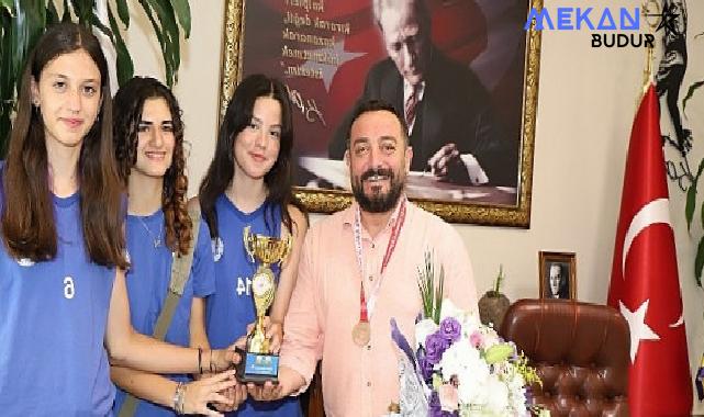 Başkan Turan; Kız voleybol takımımızın başarısını kutluyoruz