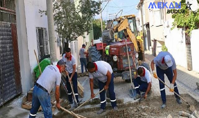 Burhaniye Belediyesi Fen İşleri Müdürlüğü ekipleri, ilçe genelinde yol çalışmalarına aralıksız devam ediyor