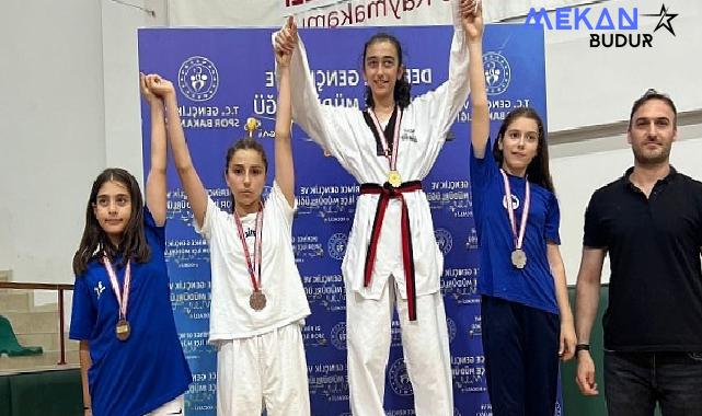 Gölcük Belediyesporlu 3 Taekwondo sporcusu, Kocaeli’de düzenlenen müsabakalarda şampiyon olarak Türkiye Şampiyonasına katılmaya hak kazandılar