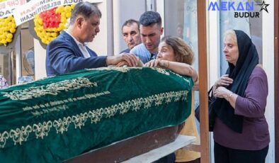 İzmir Büyükşehir Belediye Başkanı Dr. Cemil Tugay, Alsancak’ta elektrik akımına kapılarak hayata gözlerini yuman İnanç Öktemay’ın cenazesine katıldı