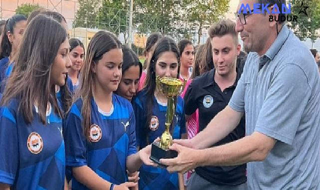 İzmir’in futbolcu kızları geleceğe umut oldu