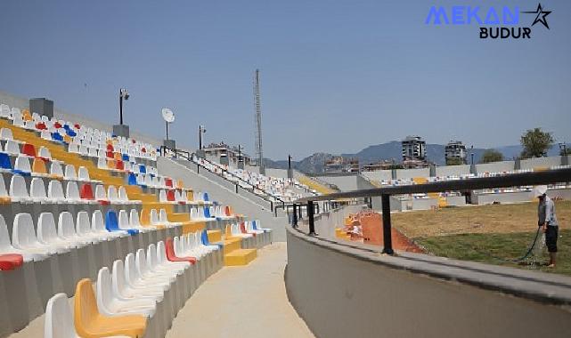 Kumluca Atatürk Stadyumu’nda son rötuşlar yapılıyor