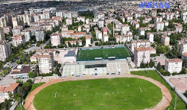 Selçuklu Belediye Başkanı Ahmet Pekyatırmacı, Selçuklu Belediyesi Yaz Spor Okulları futbol branşında eğitim gören öğrencileri ziyaret etti