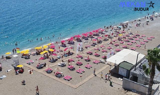 Büyükşehir Belediyesi’nin Konyaaltı Sahili’ndeki ikinci halk plajı hizmette