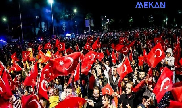 Aliağalılar Cumhuriyet Bayramı’nı Cumhuriyet Meydanı’nda Kutladı