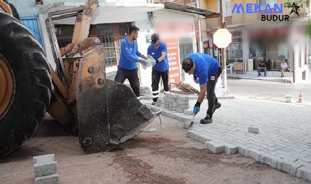 Bayraklı’da yol yenileme seferberliği sürüyor