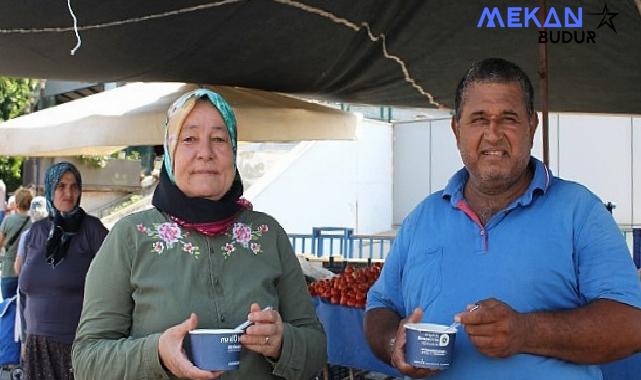 Büyükşehir Belediyesi önünde aşure ikramı