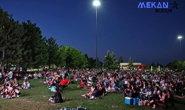 Çankaya Belediyesi, ilçenin farklı noktalarında Açık Hava Sinema Günleri ile Başkentlileri bir araya getiriyor