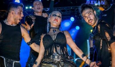 Çim Konserleri’nde Hande Yener sahne aldı