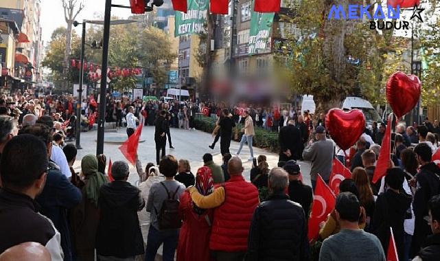 Cumhuriyet Bulvarı’nda zeybek gösterisi