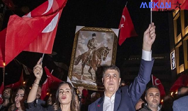 Cumhuriyet ışığı İzmir’den parladı