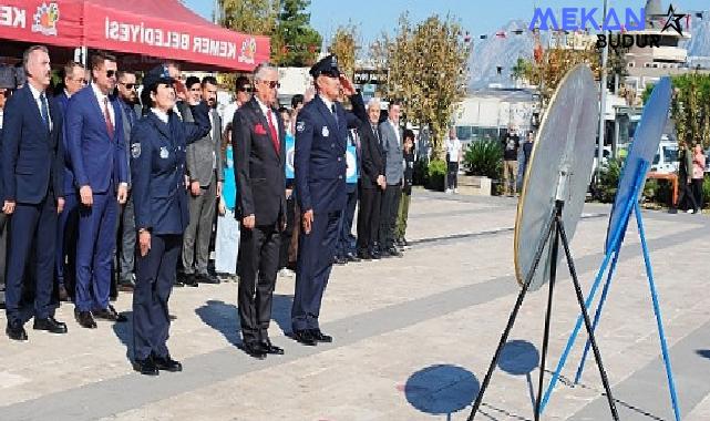 Cumhuriyet’in 101. yılı dolayısıyla Kemer’de tören düzenlendi.