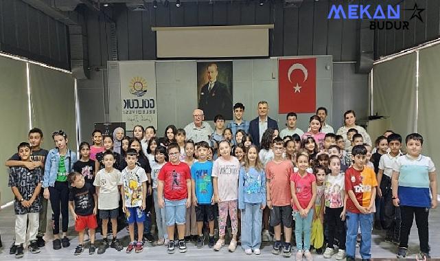 Gölcük Belediye Konservatuarı Çocuk Korosu, Şef Turan Yüksel eşliğinde yeni dönem eğitimlerine Sanat Galeri’nde başladı.