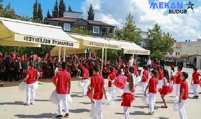 İlköğretim Haftası Burhaniye’de Düzenlenen Törenle Kutlandı