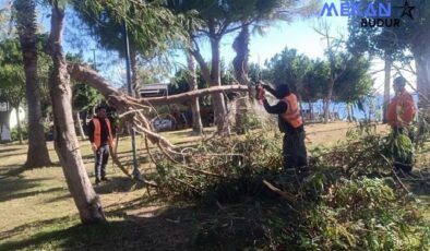 Antalya’da fırtına mesaisi