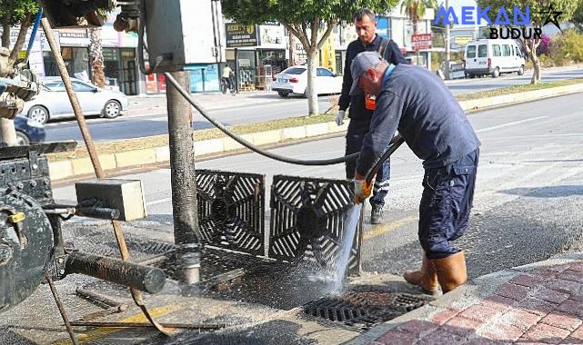 Büyükşehir Belediyesi yağmur sezonu öncesi mazgal temizliği çalışmalarını sürdürüyor