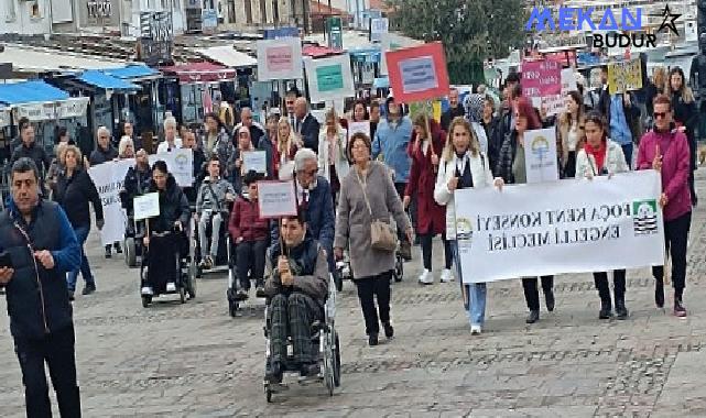 Foça’da Engelliler Farkındalık İçin Yürüdü