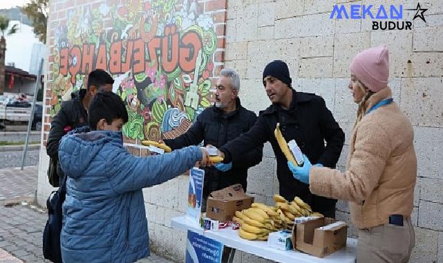 Güzelbahçe Belediyesi Okullara Süt ve Simiti Dağıtımını Büyütüyor