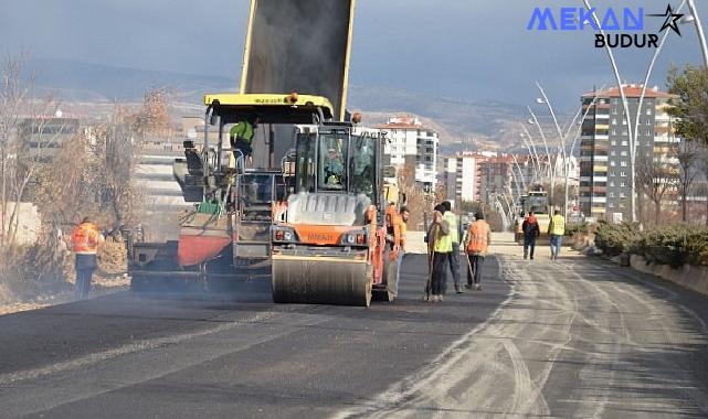 Kahramankazan Belediye Başkanı Selim Çırpanoğlu, Yıldırım Beyazıt Mahallesi’nde yürütülen asfalt çalışmalarını yerinde inceledi.