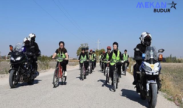 Lise Öğrencileri Doğal ve Tarihi Güzellikler Eşliğinde Pedal Çevirdi