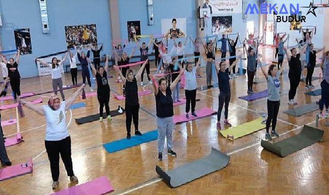 Menemenli kadınlar, ücretsiz pilates kursunda buluştu