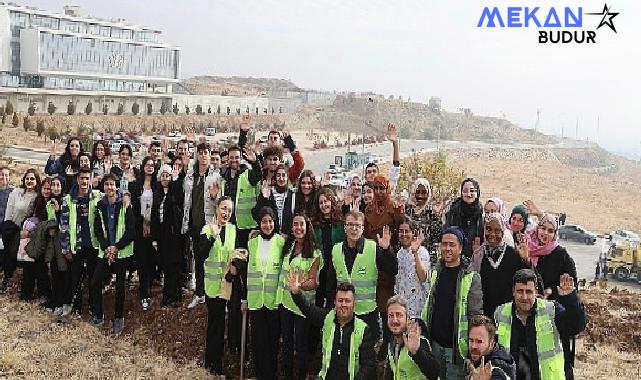 Milli Ağaçlandırma Günü’nde Üniversiteli Gençler Fidanları Toprakla Buluşturdu