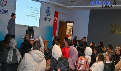 Selçuklu Aile Gelişim Merkezi (SAGEM) tarafından ailelere yönelik olarak “Çocukla İletişim ve Çiftler Arasında Etkili İletişim” konulu seminer düzenlendi.