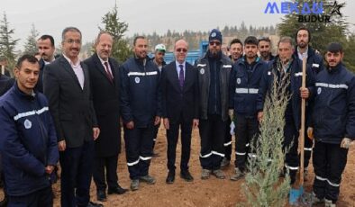 Selçuklu Belediye Başkanı Ahmet Pekyatırmacı, 11 Kasım Milli Ağaçlandırma Günü dolayısıyla düzenlenen fidan dikim etkinliğine katıldı.